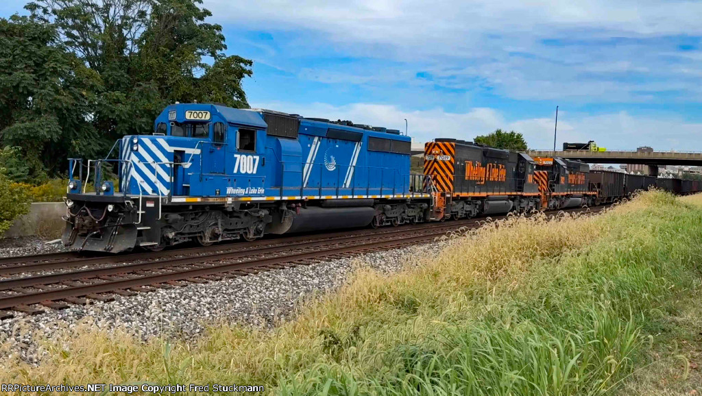 WE 7007 pilots the empties back to the Wheeling.